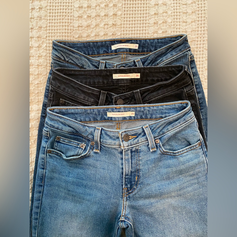 (3) Levi’s Superlow Bootcut Women’s Jeans (25)